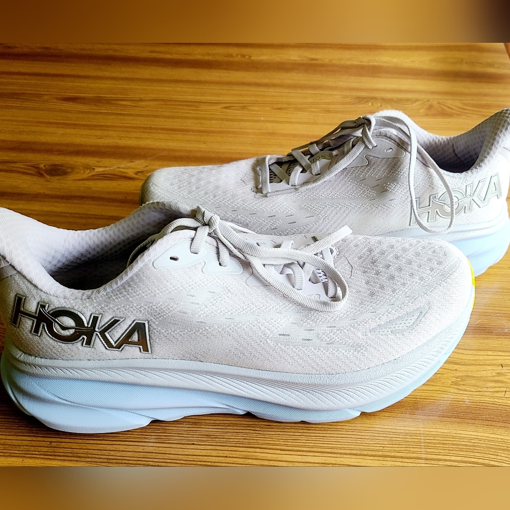 HOKA Clifton 9 white